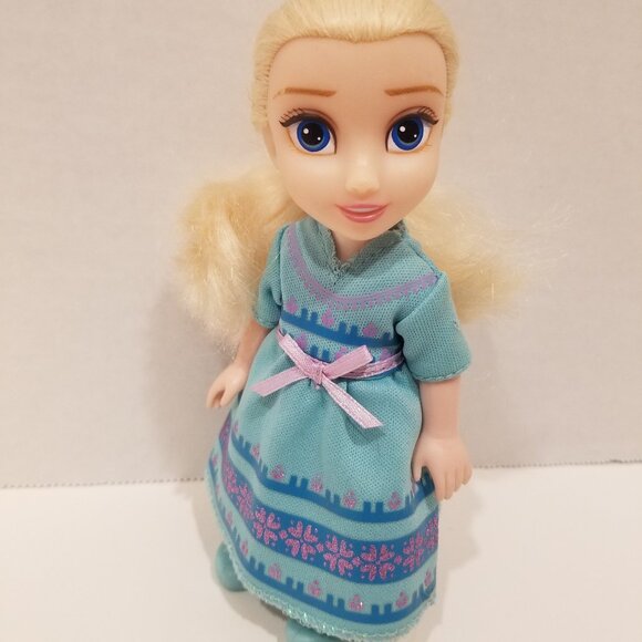 🎀Disney Frozen Petite Princess Anna and Elsa Toddler Dolls with Surprise Trolls - Picture 8 of 16